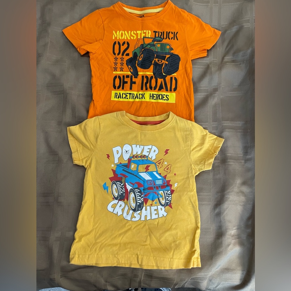 6 T-shirts for boys .